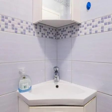 2 Bets With Balkon 50 M From Beach Apartment Makarska