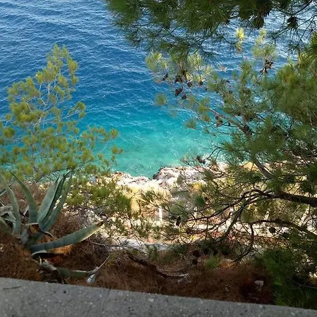 2 Bets With Balkon 50 M From Beach Makarska